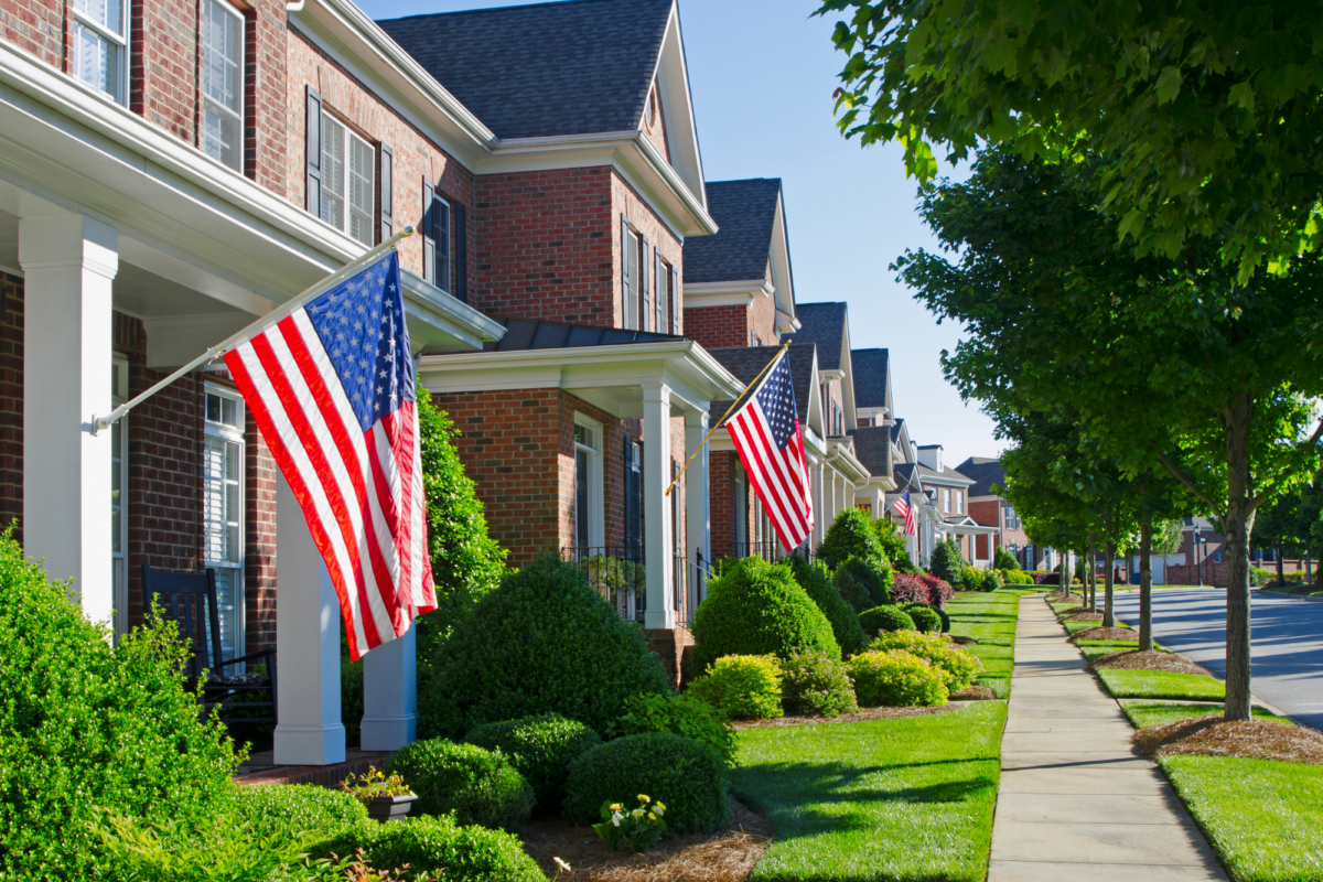 Potential Neighborhood With An HOA? Here's What You Should Know